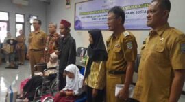 Pemberian bantuan untuk disabilitas.