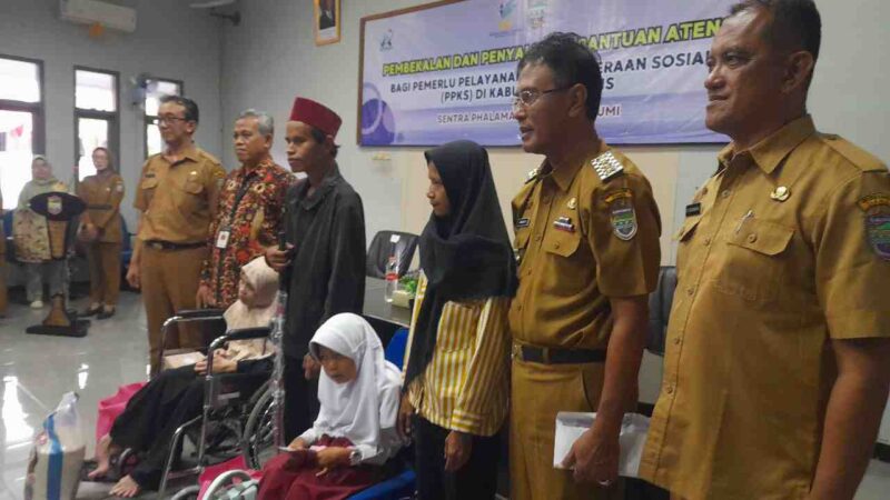 Pemberian bantuan untuk disabilitas.
