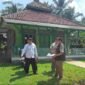 Tim dari Kantor Pertanahan Kabupaten Ciamis melakukan peninjauan lapangan terhadap sejumlah bidang tanah wakaf.
