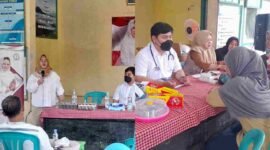 Anggota DPRD Jabar, Hj. Tina Wiryawatibsaat menggelar pemeriksaan kesehatan gratis di Tambaksari Ciamis.