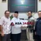 Penyerahan berkas laporan hasil audit dari Akuntan Publik S&R kepada Baznas Ciamis.