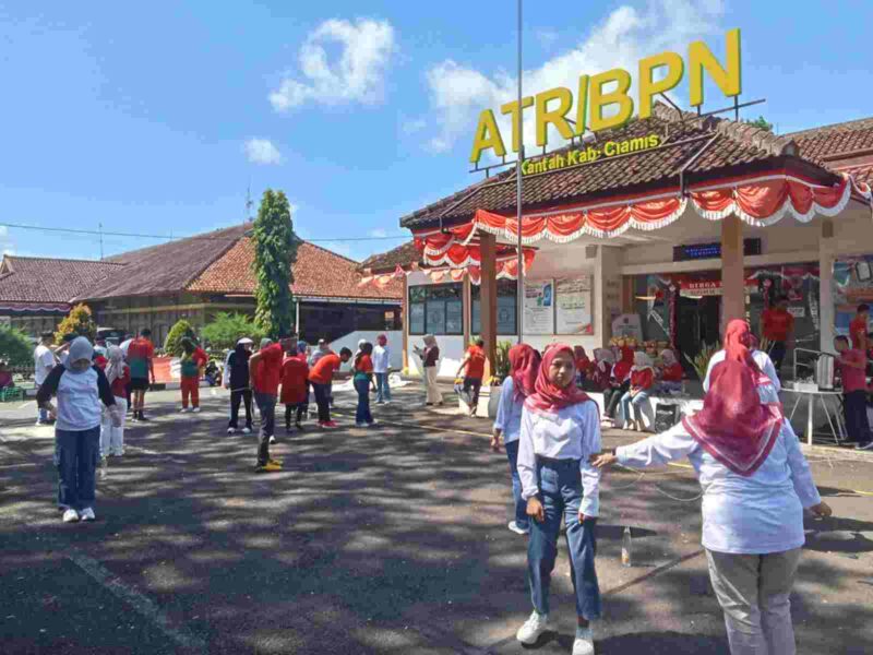 Perlombaan perayaan HUT RI Ke-80 di Kantor Pertanahan Ciamis.