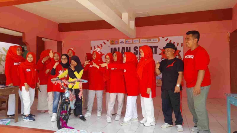 Gerak Jalan Sehat di SDN 3 Kertasari Ciamis.