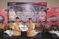 Penyerahan simbolis dana hibah.