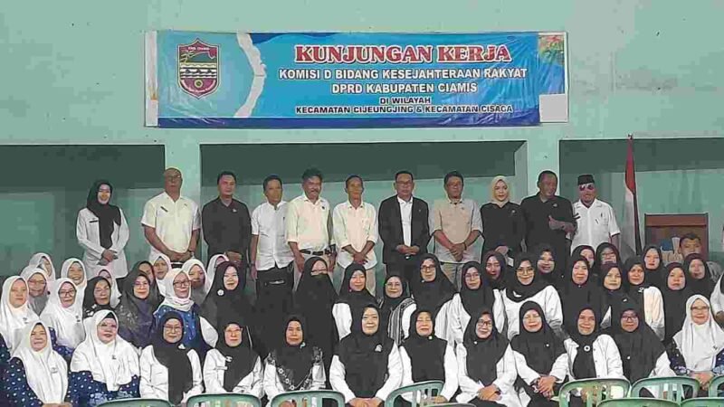 Monitoring akreditasi lembaga Pendidikan Anak Usia Dini (PAUD) serta pelaksanaan Pusat Kegiatan Belajar Masyarakat (PKBM).