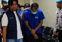 Pelaku saat digiring oleh Polisi.