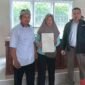 Penyerahan sertipikat tanah di Desa Sukaraharja, Kecamatan Lumbung, Kabupaten Ciamis.