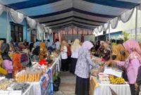 Pameran hasil olahan dan kerajinan dari bahan lokal.