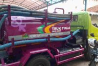 Armada sedot tinja.