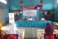 Pemeriksaan kesehatan gratis bagi para lanjut usia (lansia) di Desa Mekarjaya.