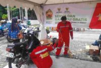 BAZNAS menyediakan layanan ganti oli gratis dan pangkas rambut gratis bagi masyarakat.