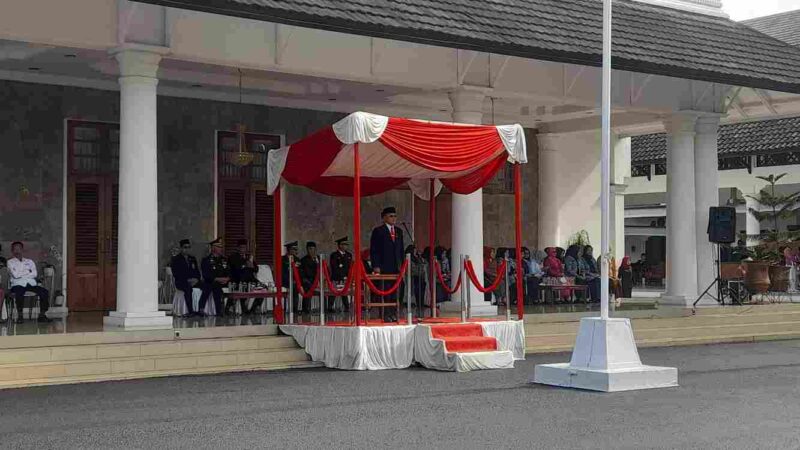 Upacara Hari Pahlawan di Pendopo Ciamis.
