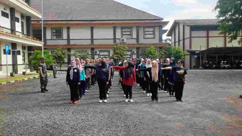 Pelatihan Peraturan Baris Berbaris (PBB) untuk para ASN.