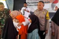 Kegiatan pengobatan gratis bagi lansia serta santunan untuk anak yatim di Kecamatan Purwadadi, Jumat (22/11/2025).