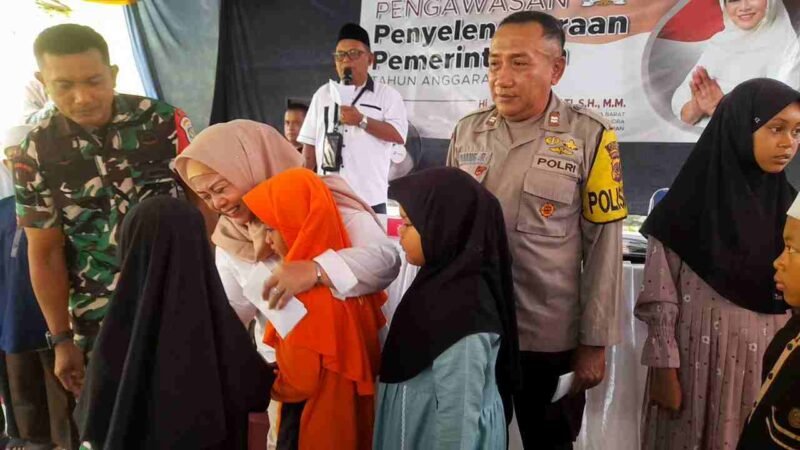 Kegiatan pengobatan gratis bagi lansia serta santunan untuk anak yatim di Kecamatan Purwadadi, Jumat (22/11/2025).