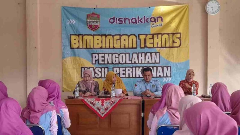 Bimtek pengolahan hasil perikanan bagi para guru RA, di Gedung Dakwah Panoongan, Kamis (11/12/2025).