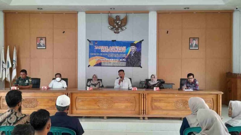 Reses ke III Tahun Sidang 2025 di Aula Desa Cikoneng, Kecamatan Cikoneng, Kamis (18/12/2025).