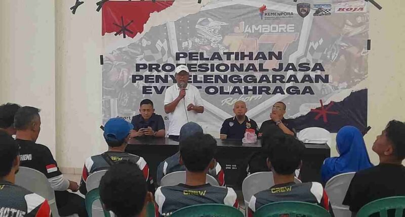 Pelatihan profesional bagi para pekerja jasa penyelenggara event olahraga.