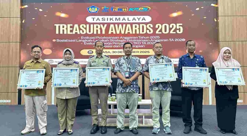 Kepala Kantor Pertanahan Kabupaten Ciamis, Agung Murdhianto (ketiga dari kiri).
