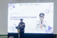 Pemberian penghargaan program Go Digital dan Hot Maknyus.