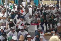 Kepala Kemenag Kabupaten Ciamis, Asep Lukman Hakim, saat mengacungkan jempol kepada Wartawan Asajabar.