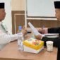 Sekretaris Timsel Calon Pimpinan Baznas Kabupaten Ciamis, H. Wahidin, S.Ag., M.Pd (kanan), sedang melakukan wawancara kepada salah satu calon pimpinan BAZNAS Ciamis.
