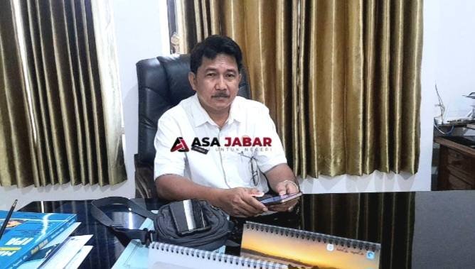 Kepala SMAN 1 Kawali, Drs. Koswara.