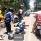 Kecelakaan tunggal akibat jalan rusak dan berlubang di wilayah Kecamatan Sukadana.