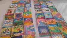 Kreasi menggambar dan mewarnai hihid, alat kipas tradisional Sunda yang terbuat dari anyaman bambu berbentuk persegi dengan pegangan.