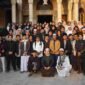 Para mahasiswa asal Indonesia berfoto bersama di kompleks Universitas Al-Azhar di Kairo, Mesir.