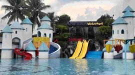 Wahana taman rekreasi air Ampera Waterpark.
