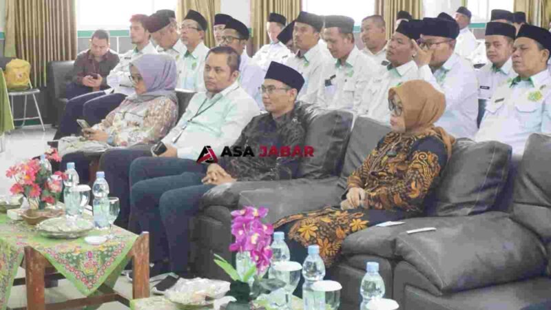 Anggota DPRD Ciamis, Mohamad Ijudin (tengah) saat menghadiri ToT Edukasi Literasi Keuangan bagi para Penyuluh Agama Kemenag Ciamis.