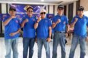 Jajaran Pengurus Komunitas Selaras Harmoni Tasikmalaya (Sehati) berfoto pembukaan kegiatan karaoke kocok berhadiah.