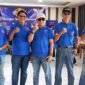 Jajaran Pengurus Komunitas Selaras Harmoni Tasikmalaya (Sehati) berfoto pembukaan kegiatan karaoke kocok berhadiah.