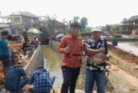 Salah satu peserta mancing gratis dalam rangka Milad PKS dapat ikan bawal.