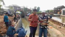 Salah satu peserta mancing gratis dalam rangka Milad PKS dapat ikan bawal.