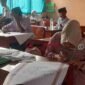 Peserta tengah mengikuti lomba kaligrafi Islam dalam ajang Pentas PAI tingkat SMP se-Kabupaten Ciamis di SMPN 1 Cijeungjing.