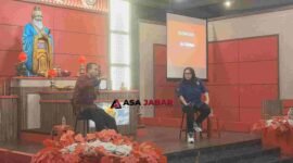 Kebaktian itu menghadirkan tokoh Khonghucu, Js. Kristan, sebagai pengkhotbah utama. 