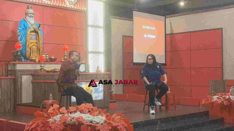 Kebaktian itu menghadirkan tokoh Khonghucu, Js. Kristan, sebagai pengkhotbah utama. 