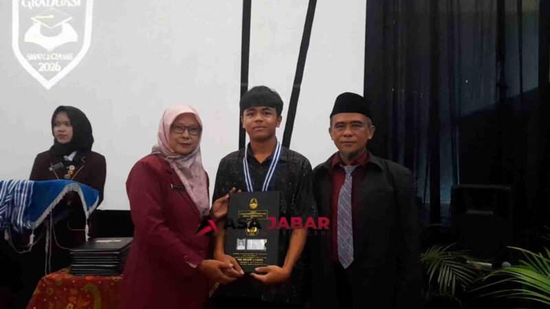 Siswa dari jurusan IPA dan IPS dinyatakan semua lulus.