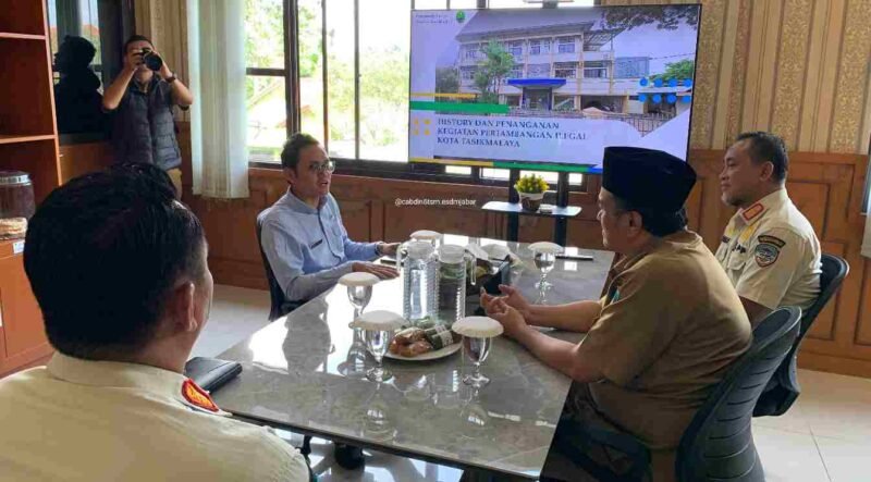 Pembahasan persoalan aktivitas tambang ilegal di Kota Tasikmalaya.