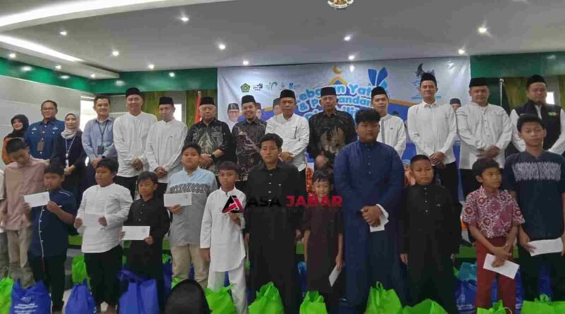 Kemenag Ciamis menyalurkan bantuan kepada ribuan anak yatim dan penyandang disabilitas.
