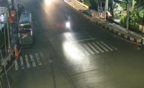 Pantauan ATCS Kota Tasikmalaya menunjukkan arus lalu lintas di Simpang Masjid Agung terpantau lancar.
