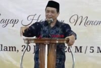 Pengasuh Pondok Pesantren Darussalam Ciamis, Prof. Dr. KH Fadlil Munawwar Manshur, M.S. tengah memberikan sambutan.