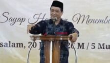Pengasuh Pondok Pesantren Darussalam Ciamis, Prof. Dr. KH Fadlil Munawwar Manshur, M.S. tengah memberikan sambutan.