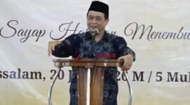 Pengasuh Pondok Pesantren Darussalam Ciamis, Prof. Dr. KH Fadlil Munawwar Manshur, M.S. tengah memberikan sambutan.