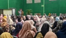 Ratusan orang tua peserta didik baru Sekolah MAUNG SMAN 1 Ciamis mengikuti rapat sosialisasi MPLS yang digelar di GOR Sekolah MAUNG SMAN 1 Ciamis, Senin (13/7/2026).