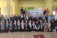 Momen hangat foto bersama dalam acara Seminar Parenting 