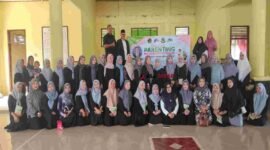 Momen hangat foto bersama dalam acara Seminar Parenting 