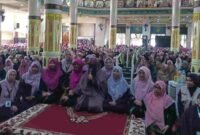 Umma Ilmia Amalia, S.Pd., M.Pd., CH., CHT., CPHT., CNLP, mengisi kajian muhasabah di Masjid Agung Ciamis.